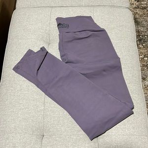 BBB textureless leggings